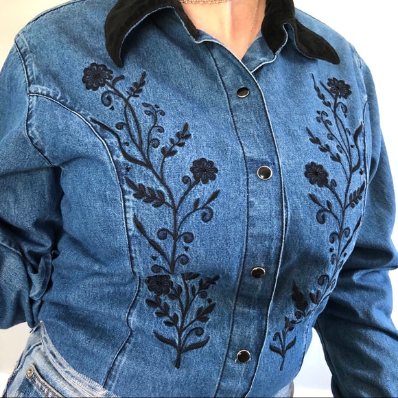 Embroidered denim button down 🍋 - Picture 2 of 4